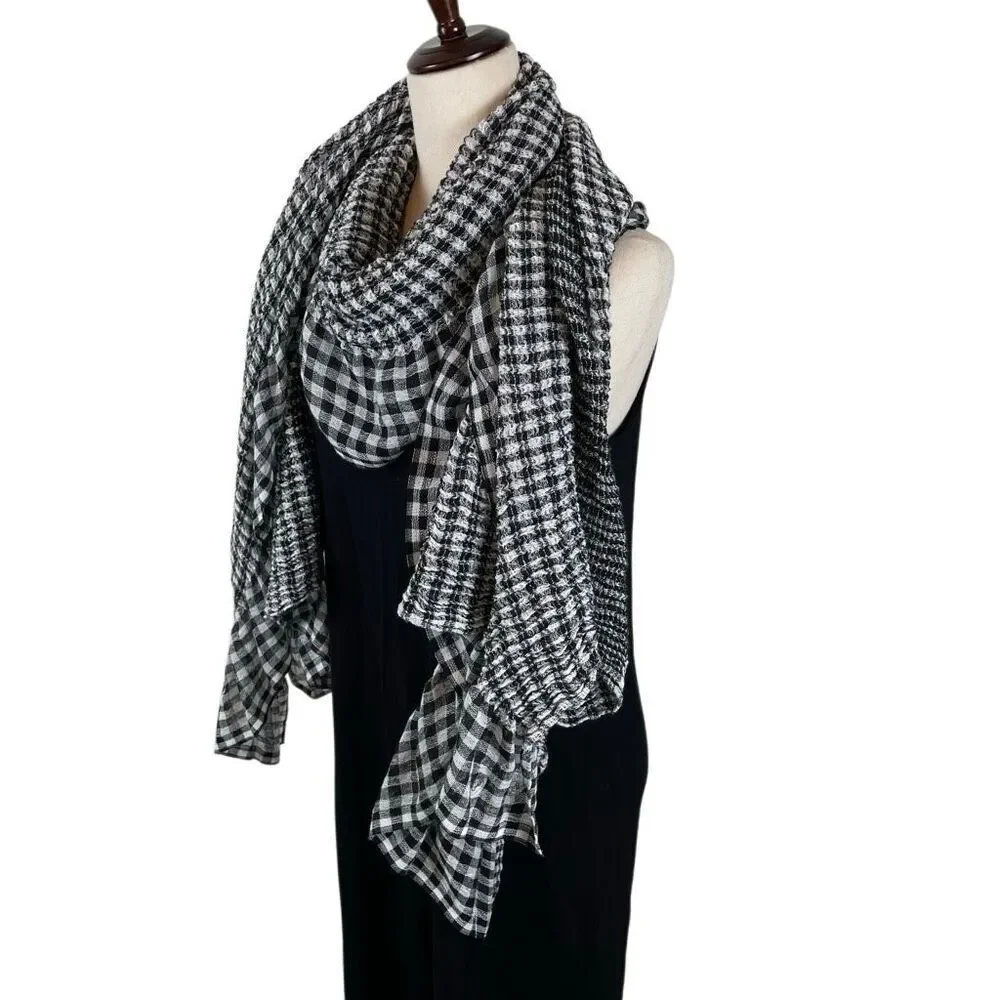 Ted Baker London Penny‎ Gingham Frill Ruffle Scarf black and white 40“ square